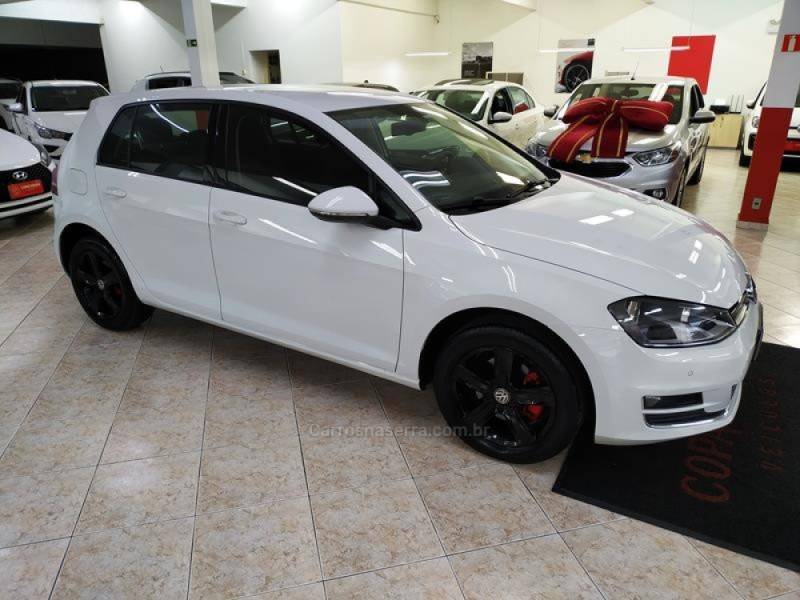 VOLKSWAGEN - GOLF - 2015/2015 - Branca - R$ 78.900,00